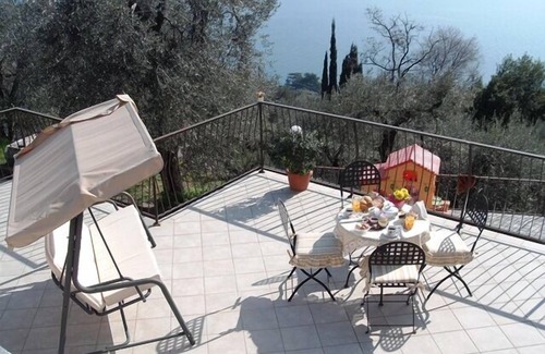 Gargnano Apartment | La Terrazza sul Garda Guest House