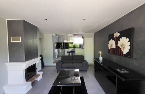 Saint-Esteve-Janson House | La Tissonnière a peaceful and intimate cottage with garden and spa
