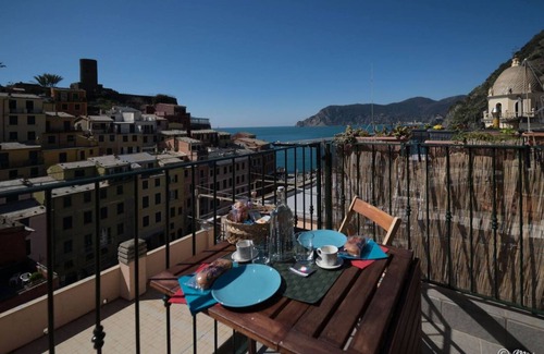 Vernazza Apartment | La Torretta dei Merli with Views