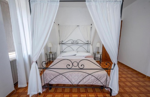 Monteroduni House | La torretta sul cortile