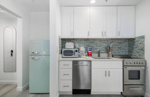 Pass-a-Grille Historic District Apartment | La Tortuga Historic Pass A Grille St Pete Beach 6-9