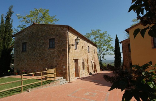 Montaione Apartment | La Valle 4 - Apartment with pool