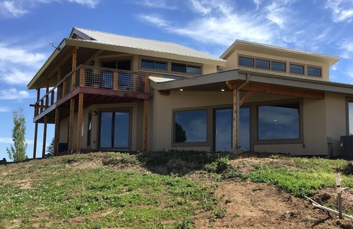 Cortez House | La Verde Lodge on 7acres, private pond, very spacious, great 4 family reunions!