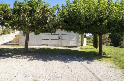 Dauphin House | La Verdette, house sleeps 7, private pool, garden with trees