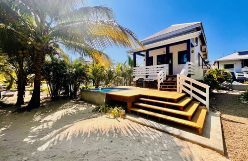 Caribbean Way House | La Vida Casita - Cozy beachfront bungalow steps from the beach.