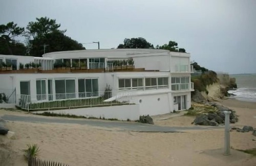 Saint-Georges-de-Didonne Apartment | LA VIGIE - APART ON THE BEACH, FEET IN THE WATER - EXCEPTIONAL SEA VIEW
