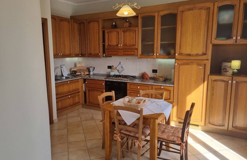 Paglieta Apartment | La Vigna di Ranco Ltd num3353