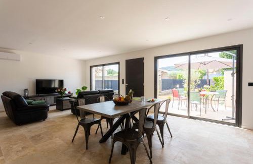 Saint-Victor-la-Coste House | La Villa de l'Olivier - Maison climatisée pour 6