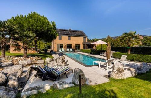Tinlot House | LA VILLA DE SENY , villa de charme avec jardin ,Piscine nature, jacuzzi , petanque, fitness, billard,ping pong,