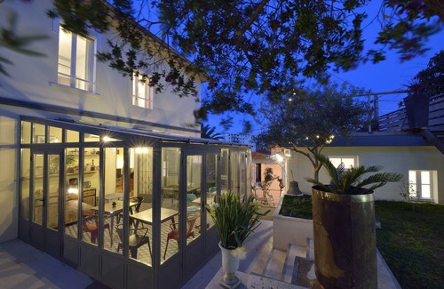 Riou - Petit Juas - Av de Grasse House | La Villa du Roc Fleuri, private home