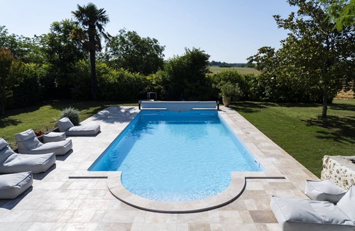 Gout-Rossignol House | La Villa Rossignol promet une escapade tranquille au milieu de la nature