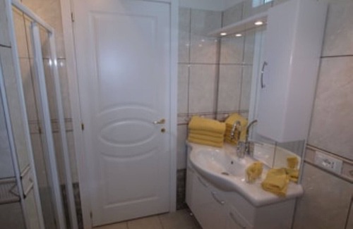 Varavo Superiore Condo | "La Vista" in the country house, 75 sqm, pool, WiFi, air conditioning, video 360 degrees