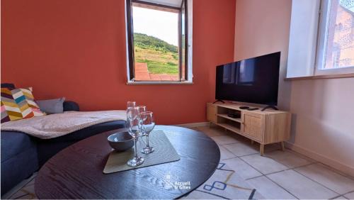 Guebwiller Apartment | La Vue Des Vignes Parking & 2-roues