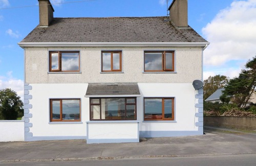 Kilrush Cottage | LABASHEEDA, pet friendly, with open fire in Labasheeda, County Clare