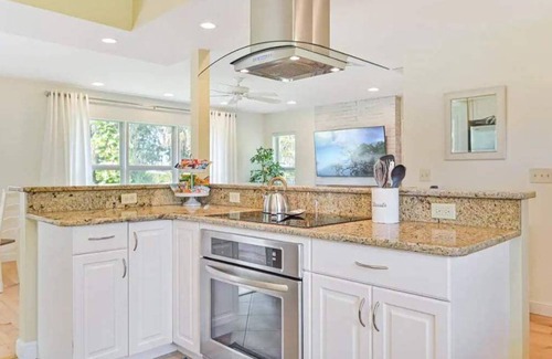 LaBelle House | LaBelle Vie, "Riverfront Serenity" & Bamboo Trails on 3+ acres.