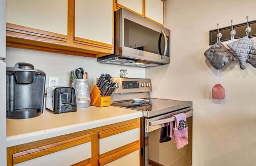 Indian Point Condo | Labor Day Open, Free Tix,Close to Branson & Silver Dollar City, WIFI