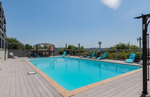 Indian Point Condo | Labor Day Open, Free Tix,Close to Branson & Silver Dollar City, WIFI