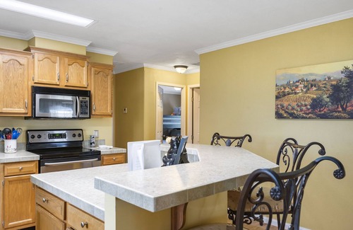 Omaha House | Labor Day Open-Near Branson & Thunder Ridge-Free Tickets-Live Llamas-Private HotTub-Near Lakes