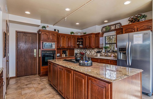 Omaha House | Labor Day Open-Reconnect at Ozark Outdoor! Secluded in Nature-Pvt Firepit & Hot Tub-Near Big Cedar