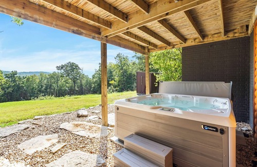 Omaha House | Labor Day Open-Reconnect at Ozark Outdoor! Secluded in Nature-Pvt Firepit & Hot Tub-Near Big Cedar