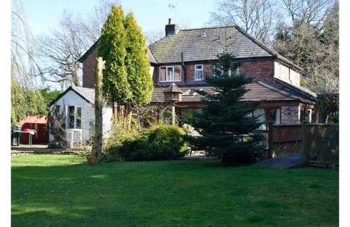 Knutsford House | Laburnum Cottage Guest House