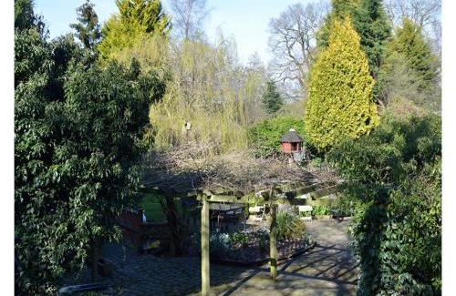 Knutsford House | Laburnum Cottage Guest House