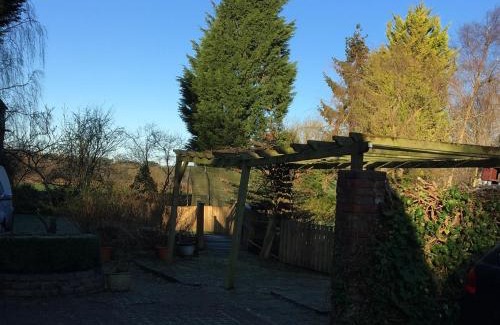 Knutsford House | Laburnum Cottage Guest House