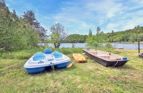 Northfield Cottage | Lac Heney 3BR w/Boat Launch Fishing-Friendly Cozy & Updated