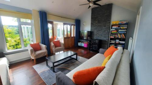 Dungarvan House | Lackandarralodge large 5BR entire house sleeps14!