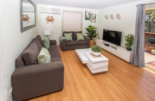 Mallacoota House | Lacy's Place pet Friendly in the Town Center