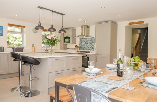 Thornthwaite Cottage | LADSTOCK COTTAGE, pet friendly, with a garden in Braithwaite