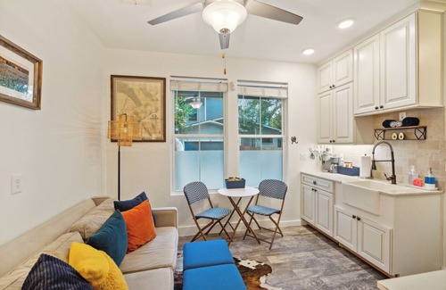 Holly House | LadyBird Delight. Paddleboards Included. Walk to ATX faves