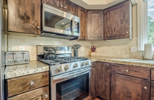 Fruita House | Ladybug III: Fire Pit, Bikes & King Suite Retreat