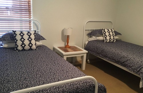 East Tamworth House | Lae Avenue Cottage East, pet friendly, free wifi