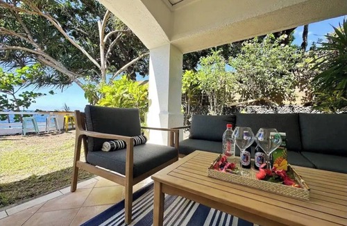 Tahiti House | Lafayette Beach House 4 - beachfront villa on the street
