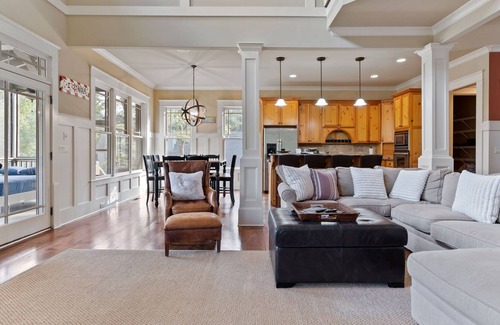 Dadeville House | Lagniappe Lake House on Lake Martin
