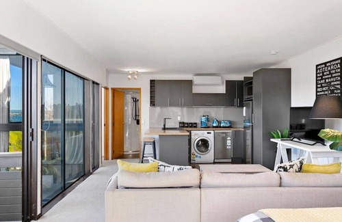 Taupo Apartment | Lago Vista - amazing lake views and location, spacious, private, modern and warm