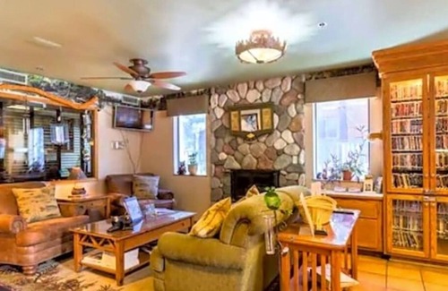 Big Bear Lake Hotel | Lagonita Lodge - Heated Indoor Pool & Spa - Game Room - On The Lake 1