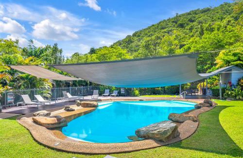 Hamilton Island Apartment | Lagoon Beachfront Lodge 206 on Hamilton Island by HamoRent