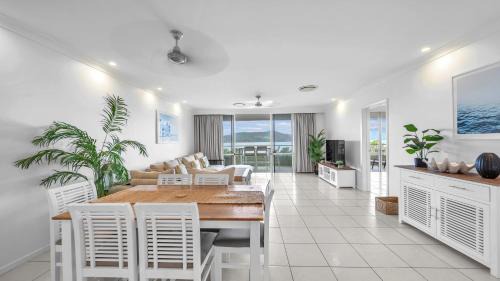 Hamilton Island Apartment | Lagoon Beachfront Lodge 206 on Hamilton Island by HamoRent
