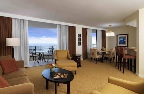 Waikiki Resort | Lagoon Tower HGVC HV Beachfront Resort & Spa
