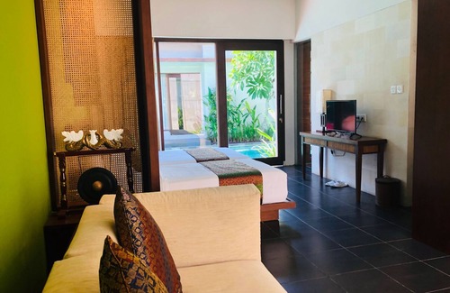 By Pass Ngurah Rai Villa | Lagoon Villa direct Pool Access 5 mins ride to Jimbaran Beach #2