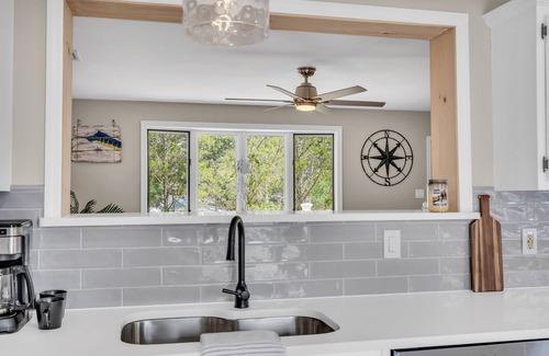 Forked River Villa | Lagoonfront Villa with hotub and dock! 15 min away from LBI- monthly