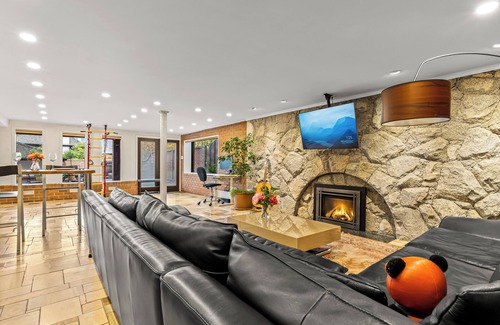 Shaughnessy House | LaGrande Suite | Sauna | 2 Bikes| Prefect Getaway!