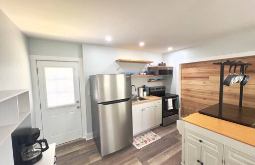Laguna Beach House | Laguna Beach Bungalow|Sleeps4|Patio|Steps to the sand!