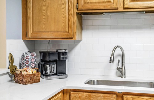 Rutledge Hill Condo | Lainey’s Penthouse | Walk to Broadway Skyline Views Free Parking
