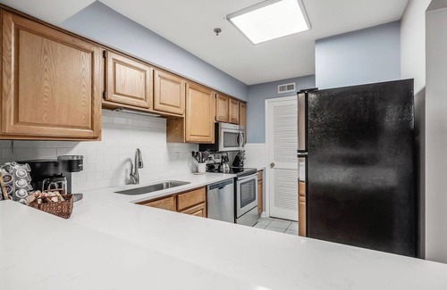Rutledge Hill Condo | Lainey’s Penthouse | Walk to Broadway Skyline Views Free Parking
