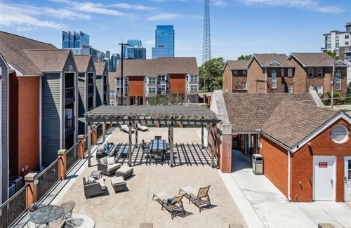 Rutledge Hill Condo | Lainey’s Penthouse | Walk to Broadway Skyline Views Free Parking