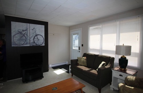 Southampton Cottage | Laird Hideaways Unit 2 - steps from Southampton's beach & downtown