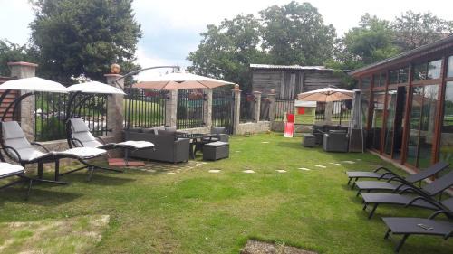 Svoge House | Lakata Guest House